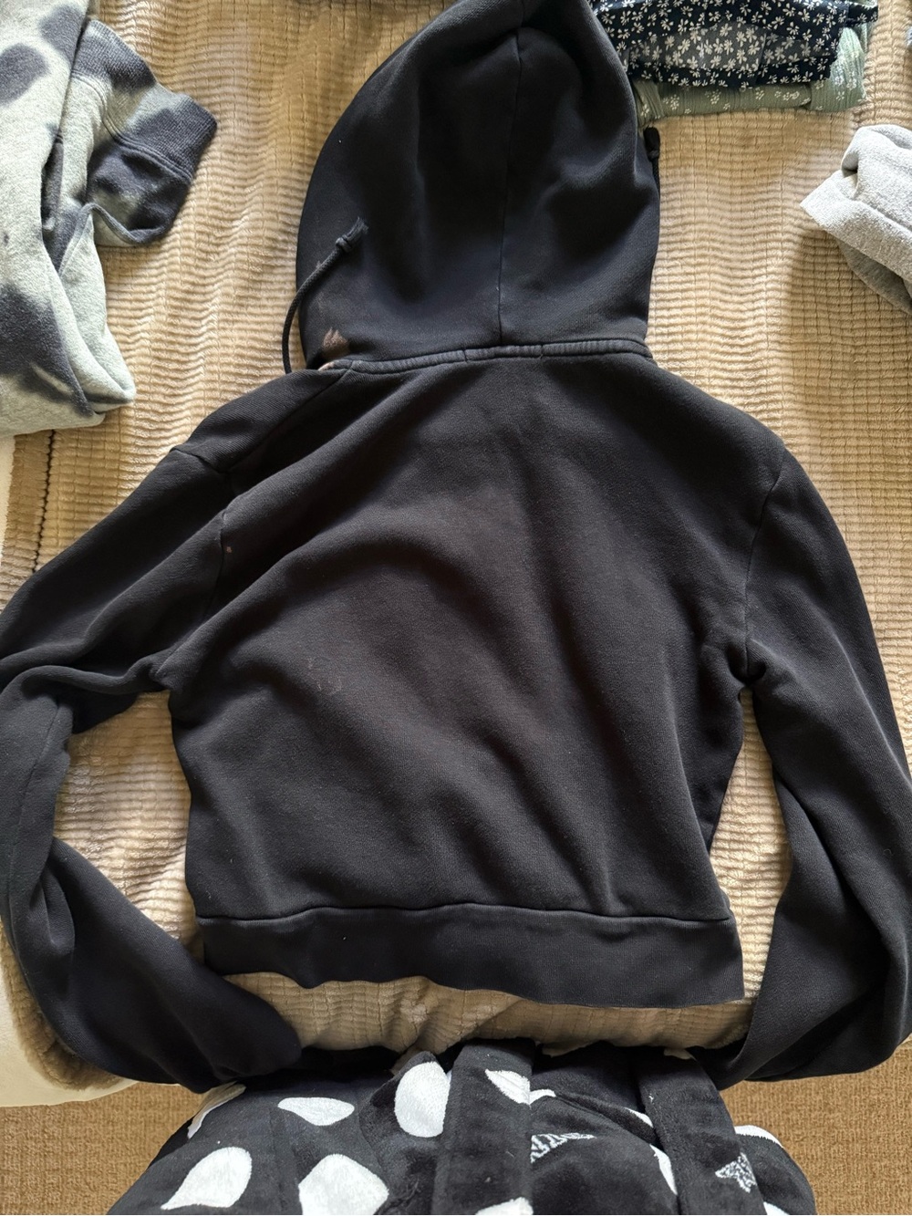 Brandy Melville Black Cropped Zip-Up Hoodie Jacket - Picture 3 of 3